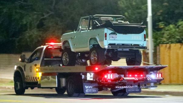 Автомобиль Бена Аффлека Ford Bronco сломался посреди дороги