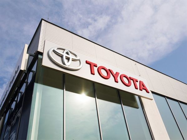 Toyota откладывает свои планы по производству электрокаров