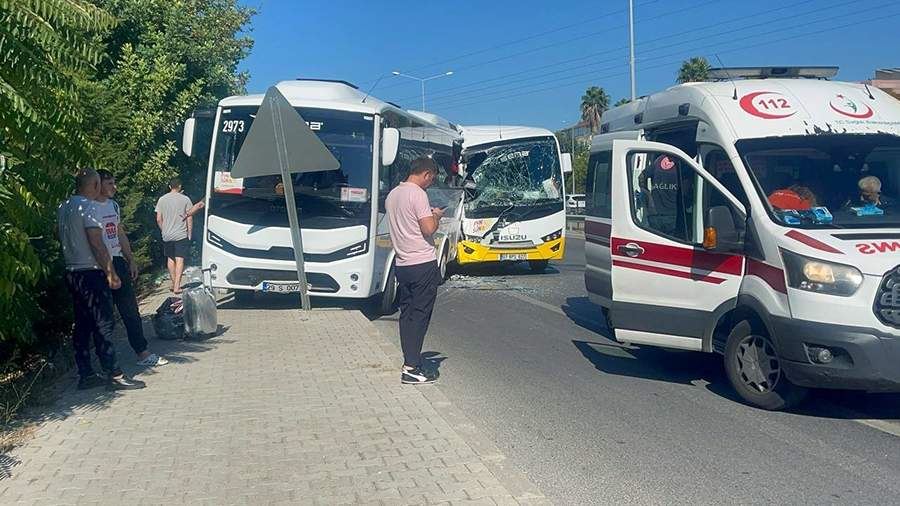 Более 10 человек пострадали в ДТП с туристическими автобусами в Анталье