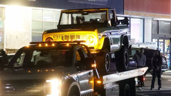 Автомобиль Бена Аффлека Ford Bronco сломался посреди дороги