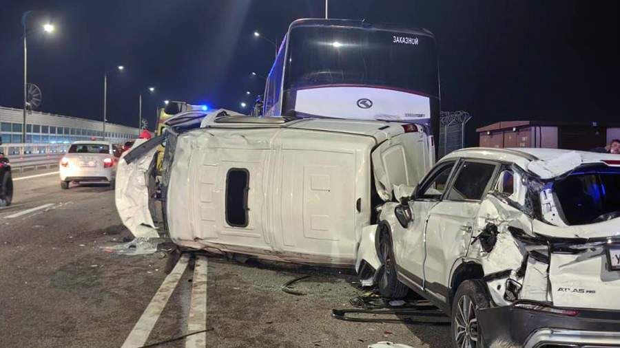 В Сочи произошло ДТП с экскурсионным автобусом и еще пятью автомобилями