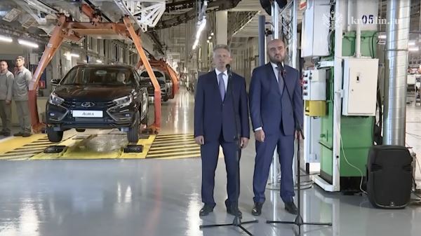 Путин дал старт производству Lada Aura