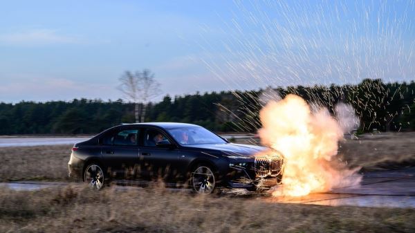 Действия водителя BMW при взрыве